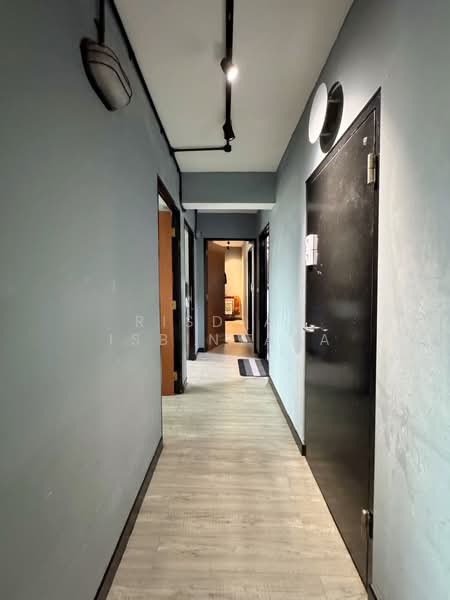 443 Yishun Avenue 11, 443 Yishun Avenue 11, 3 Bedrooms, 1,033 sqft, HDB Flat For Sale, by Risdian Isbintara, 500202620 - Corridor - PropertyGuru.com.sg
