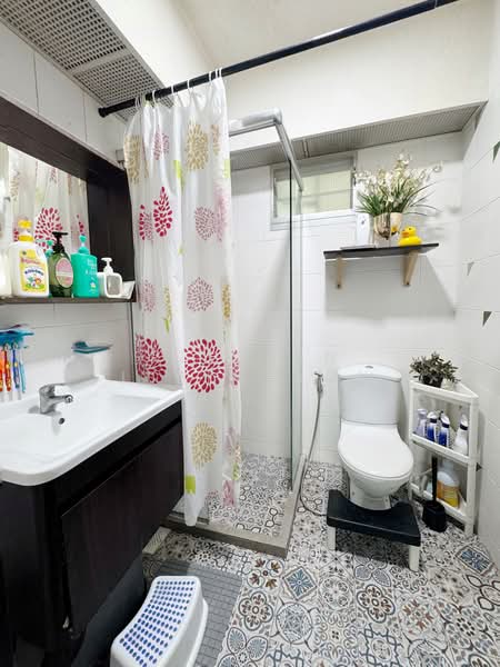 443 Yishun Avenue 11, 443 Yishun Avenue 11, 3 Bedrooms, 1,033 sqft, HDB Flat For Sale, by Risdian Isbintara, 500202620 - Bathroom - PropertyGuru.com.sg