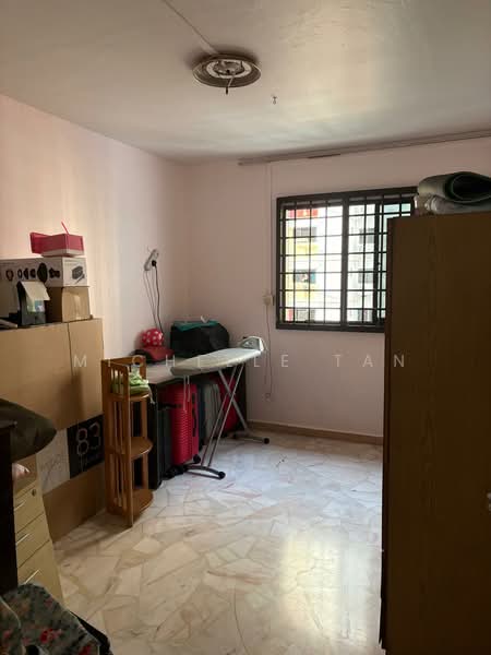 318 Bukit Batok Street 32, 318 Bukit Batok Street 32, 3 Bedrooms, 1,001 sqft, HDB Flat For Rent, by Michelle Tan, 500202626 - Bedroom - PropertyGuru.com.sg