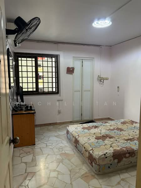 318 Bukit Batok Street 32, 318 Bukit Batok Street 32, 3 Bedrooms, 1,001 sqft, HDB Flat For Rent, by Michelle Tan, 500202626 - Bedroom - PropertyGuru.com.sg