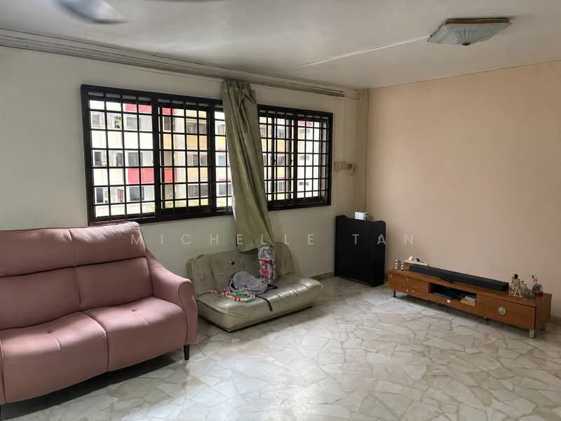 318 Bukit Batok Street 32, 318 Bukit Batok Street 32, 3 Bedrooms, 1,001 sqft, HDB Flat For Rent, by Michelle Tan, 500202626 - Living Room - PropertyGuru.com.sg