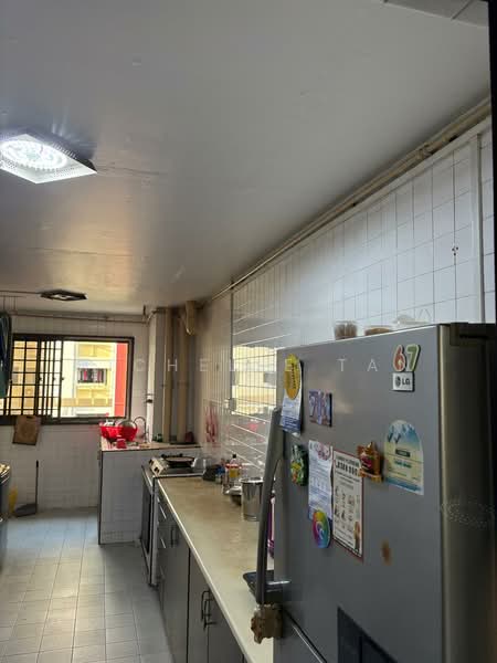 318 Bukit Batok Street 32, 318 Bukit Batok Street 32, 3 Bedrooms, 1,001 sqft, HDB Flat For Rent, by Michelle Tan, 500202626 - Kitchen - PropertyGuru.com.sg