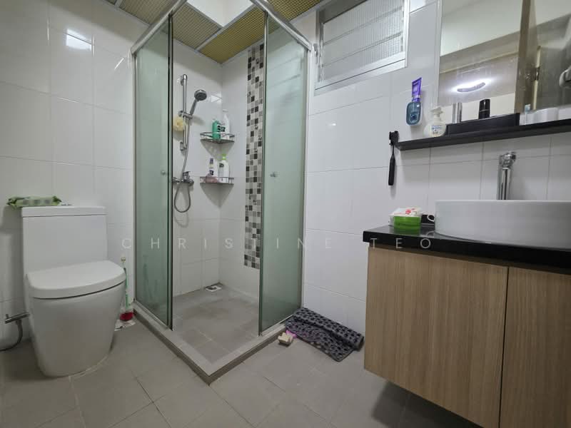 487A Choa Chu Kang Avenue 5, 487A Choa Chu Kang Avenue 5, 3 Bedrooms, 1,216 sqft, HDB Flat For Sale, by Christine Teo, 500202634 - Bathroom - PropertyGuru.com.sg