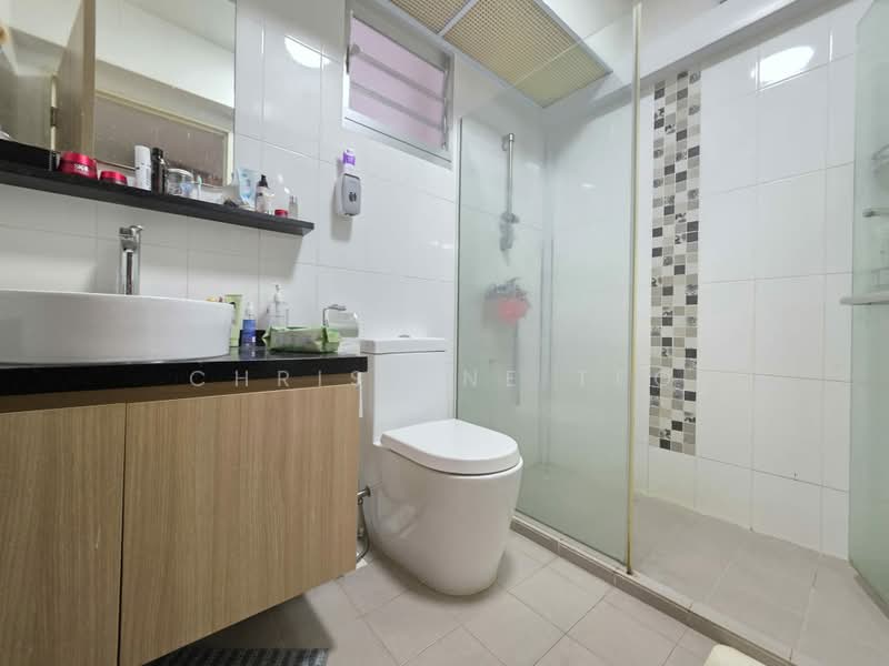 487A Choa Chu Kang Avenue 5, 487A Choa Chu Kang Avenue 5, 3 Bedrooms, 1,216 sqft, HDB Flat For Sale, by Christine Teo, 500202634 - Bathroom - PropertyGuru.com.sg