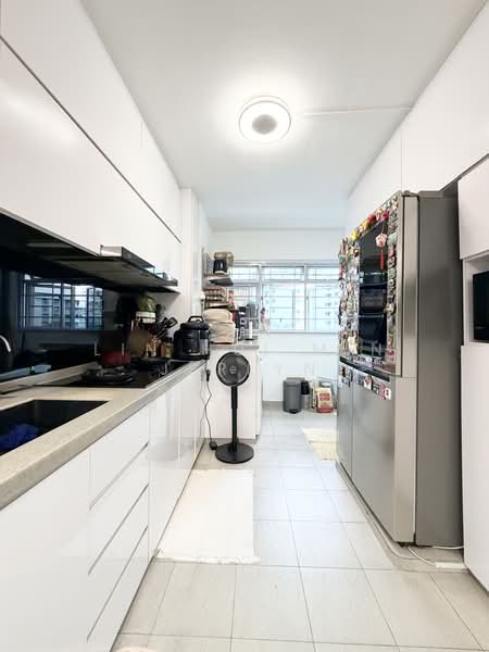 824 Woodlands Street 81, 824 Woodlands Street 81, 3 Bedrooms, 904 sqft, HDB Flat For Sale, by Lin Hui Min Jerlyn, 500202639 - Kitchen - PropertyGuru.com.sg
