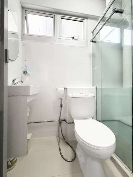 824 Woodlands Street 81, 824 Woodlands Street 81, 3 Bedrooms, 904 sqft, HDB Flat For Sale, by Lin Hui Min Jerlyn, 500202639 - Bathroom - PropertyGuru.com.sg