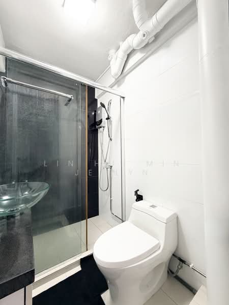 824 Woodlands Street 81, 824 Woodlands Street 81, 3 Bedrooms, 904 sqft, HDB Flat For Sale, by Lin Hui Min Jerlyn, 500202639 - Master Room Bathroom - PropertyGuru.com.sg