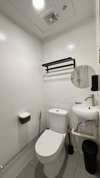 Simei Green Condominium, 15 Simei Street 4, Room Rental, 100 sqft, Condominium For Rent, by Bryan Cheng, 500202643 - Bathroom - PropertyGuru.com.sg