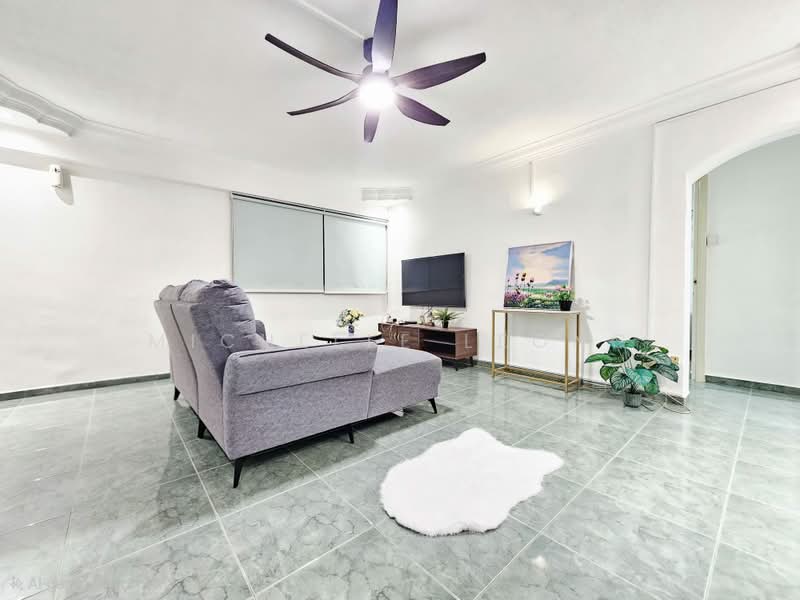 309 Serangoon Avenue 2, 309 Serangoon Avenue 2, 3 Bedrooms, 980 sqft, HDB Flat For Sale, by Michelle Leong, 500202646 - Living Room - PropertyGuru.com.sg