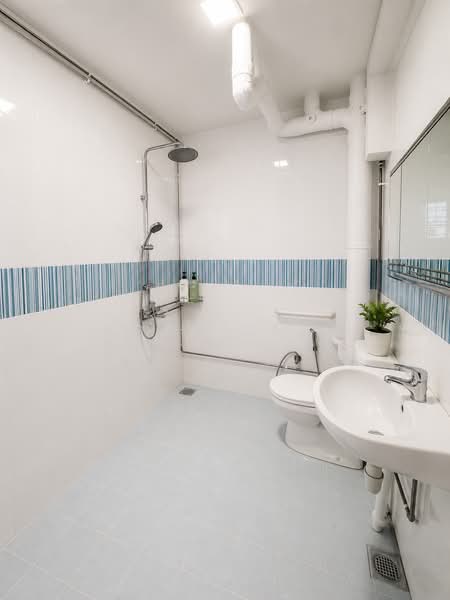 330 Bukit Batok Street 33, 330 Bukit Batok Street 33, 4 Bedrooms, 1,571 sqft, HDB Flat For Sale, by Noor Deen, 500202648 - Bathroom - PropertyGuru.com.sg