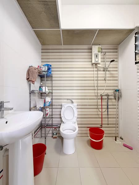 415D Northshore Drive, 415D Northshore Drive, 3 Bedrooms, 1,012 sqft, HDB Flat For Rent, by Kerene Ong Zhi Qi, 500202650 - Bathroom - PropertyGuru.com.sg