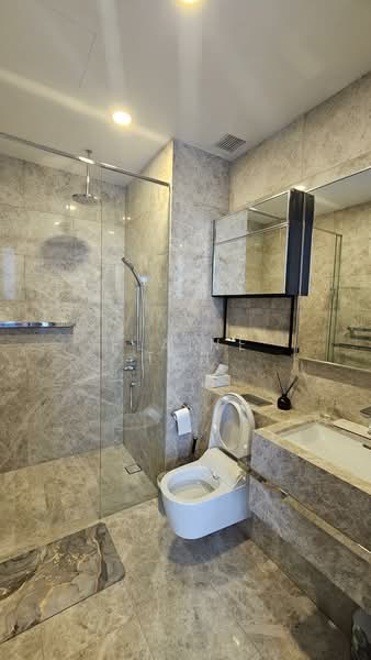Martin Modern, 10 Martin Place, 2 Bedrooms, 850 sqft, Apartment For Rent, by Elaine Tan, 500202653 - Bathroom - PropertyGuru.com.sg