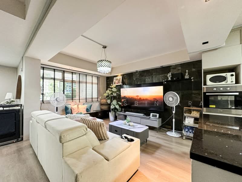 827 Woodlands Street 81, 827 Woodlands Street 81, 4 Bedrooms, 1,582 sqft, HDB Flat For Sale, by Risdian Isbintara, 500202656 - Living Room - PropertyGuru.com.sg