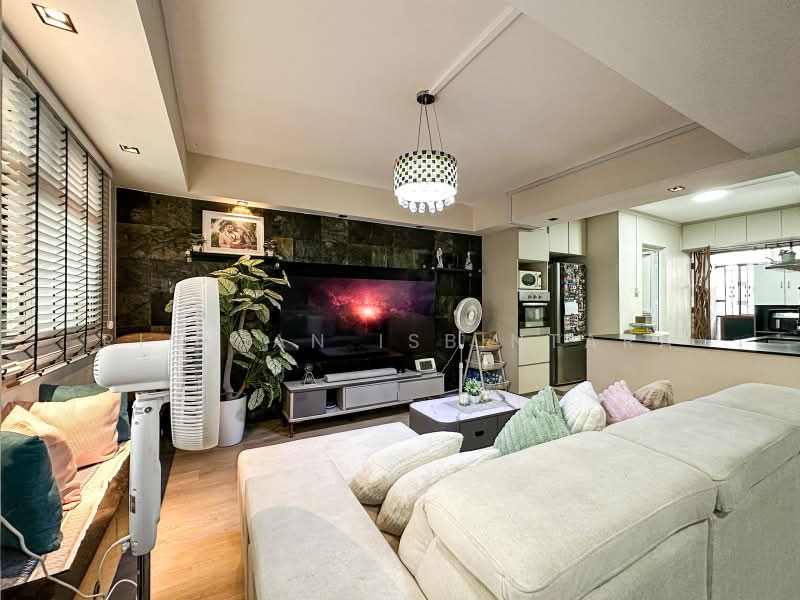 827 Woodlands Street 81, 827 Woodlands Street 81, 4 Bedrooms, 1,582 sqft, HDB Flat For Sale, by Risdian Isbintara, 500202656 - Living Room - PropertyGuru.com.sg