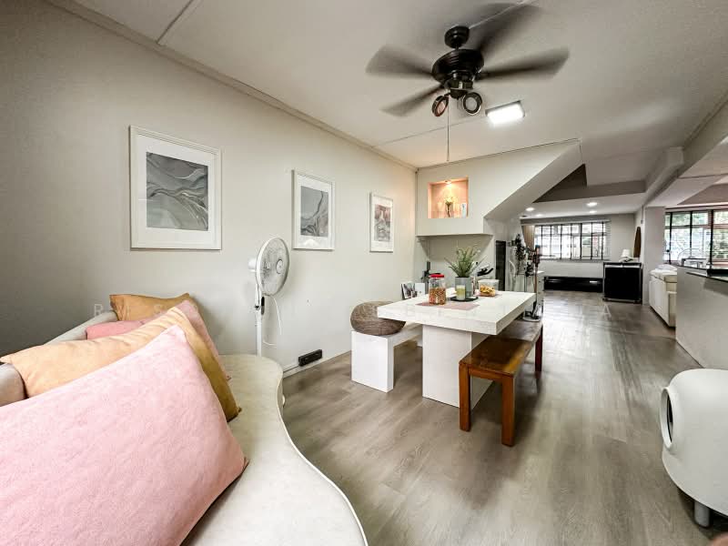 827 Woodlands Street 81, 827 Woodlands Street 81, 4 Bedrooms, 1,582 sqft, HDB Flat For Sale, by Risdian Isbintara, 500202656 - Living Room - PropertyGuru.com.sg