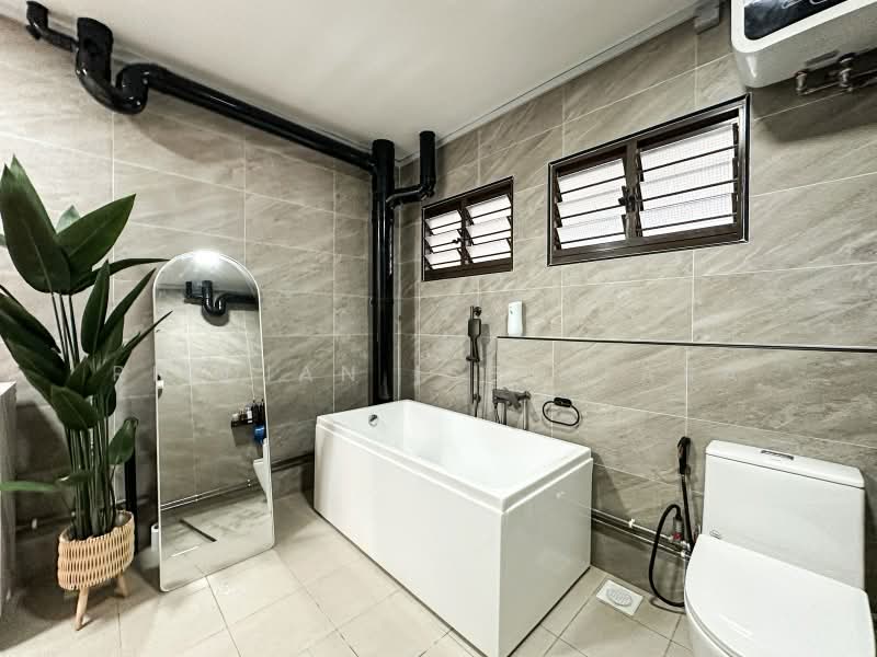 827 Woodlands Street 81, 827 Woodlands Street 81, 4 Bedrooms, 1,582 sqft, HDB Flat For Sale, by Risdian Isbintara, 500202656 - Bathroom - PropertyGuru.com.sg