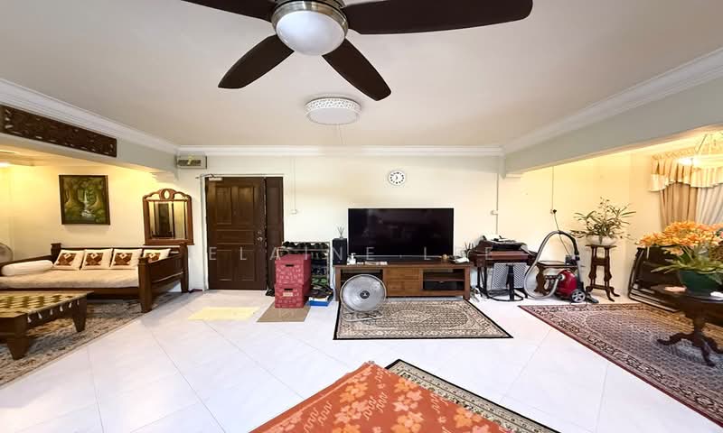 223C Compassvale Walk, 223C Compassvale Walk, 3 Bedrooms, 1,302 sqft, HDB Flat For Sale, by Elaine Lee, 500202692 - Living Room - PropertyGuru.com.sg