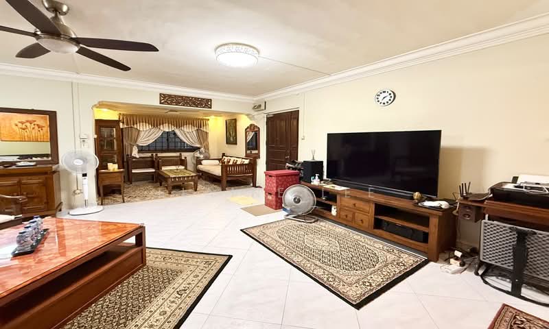 223C Compassvale Walk, 223C Compassvale Walk, 3 Bedrooms, 1,302 sqft, HDB Flat For Sale, by Elaine Lee, 500202692 - Living Room - PropertyGuru.com.sg