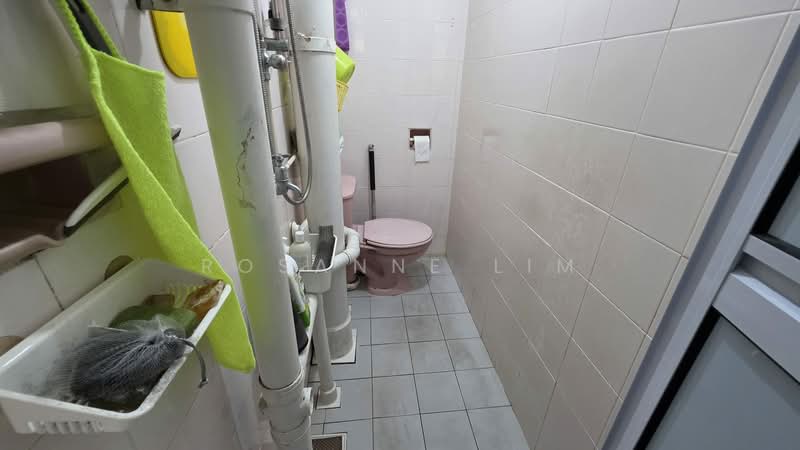 82 Commonwealth Close, 82 Commonwealth Close, 2 Bedrooms, 645 sqft, HDB Flat For Sale, by Rosanne Lim, 500202699 - Bathroom - PropertyGuru.com.sg