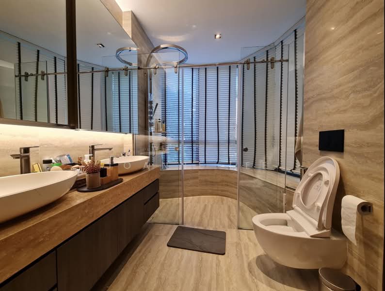 Skyline 360, 68 St. Thomas Walk, 3 Bedrooms, 2,131 sqft, Condominium For Sale, by Joanne Lee, 500202701 - Master Bathroom - PropertyGuru.com.sg