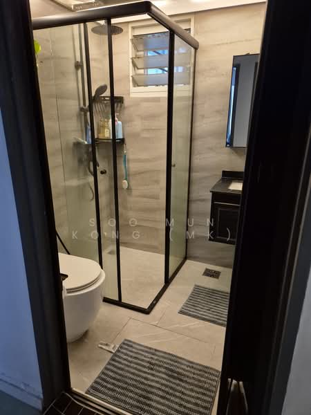 670A Edgefield Plains, 670A Edgefield Plains, Hougang / Punggol / Sengkang, 3 Bedrooms, 1,001 sqft, HDB Flat For Sale, by Soo Mun Kong (MK), 500202732 - Bathroom - PropertyGuru.com.sg