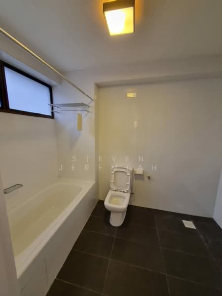 The Cairnhill, 4 Cairnhill Rise, 4 Bedrooms, 2,788 sqft, Condominium For Rent, by Steven Jeremiah, 500202750 - Master Bedroom Ensuite - PropertyGuru.com.sg