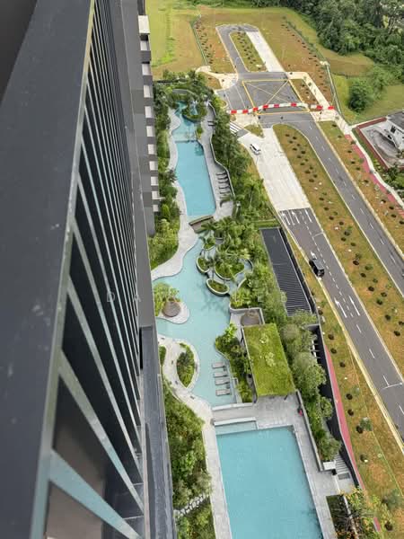 Lentor Modern, 5 Lentor Central, Mandai / Upper Thomson, 3 Bedrooms, 990 sqft, Condominium For Sale, by Dawn Lee, 500202770 - Pool - PropertyGuru.com.sg