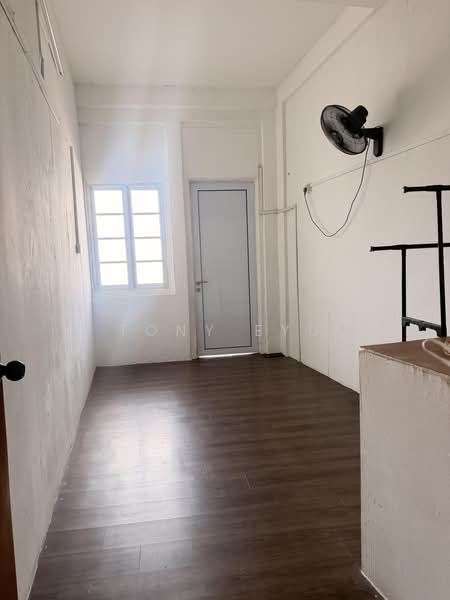 Shophouse For Residential Use, Pasir Panjang Road, 1,145 sqft, Shop / Shophouse For Rent, by Tony Eyu, 500202790 - Interior - CommercialGuru.com.sg