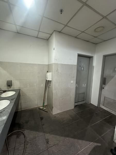 West Park BizCentral, 24 Pioneer Crescent, 15,995 sqft, Factory / Workshop (B2) For Rent, by Stacy Lam, 500202791 - Bathroom - CommercialGuru.com.sg