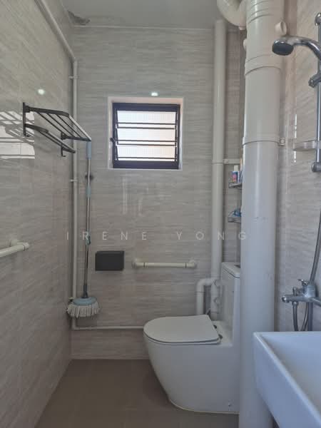 830 Yishun Street 81, 830 Yishun Street 81, 3 Bedrooms, 1,109 sqft, HDB Flat For Sale, by Irene Yong, 500202808 - Common Bath - PropertyGuru.com.sg