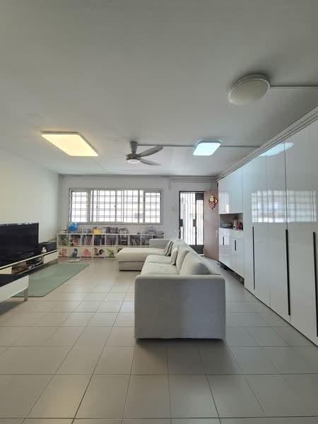 830 Yishun Street 81, 830 Yishun Street 81, 3 Bedrooms, 1,109 sqft, HDB Flat For Sale, by Irene Yong, 500202808 - Living Room - PropertyGuru.com.sg