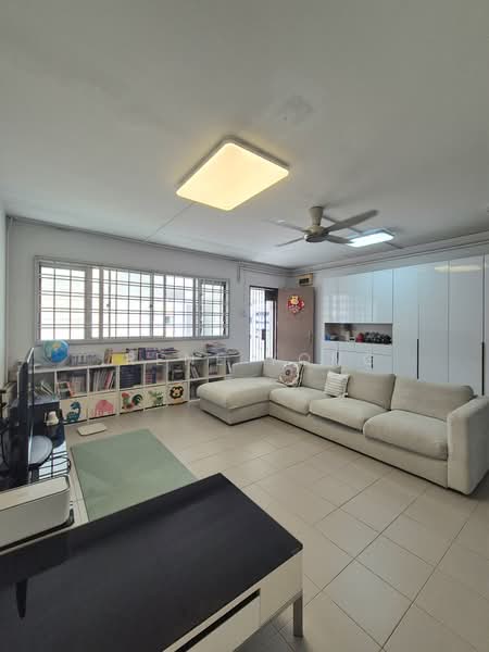 830 Yishun Street 81, 830 Yishun Street 81, 3 Bedrooms, 1,109 sqft, HDB Flat For Sale, by Irene Yong, 500202808 - Living Room - PropertyGuru.com.sg