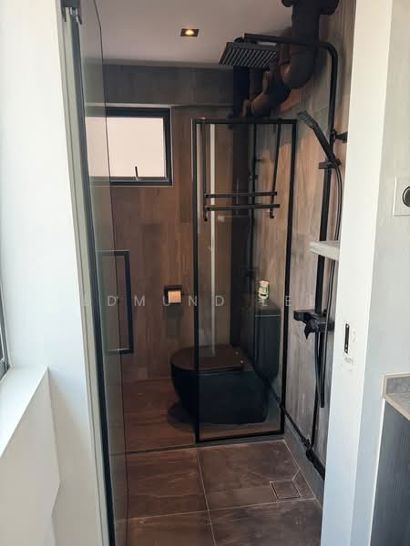 110 Bishan Street 12, 110 Bishan Street 12, 2 Bedrooms, 689 sqft, HDB Flat For Rent, by Edmund Lee, 500202819 - Common Bathroom - PropertyGuru.com.sg
