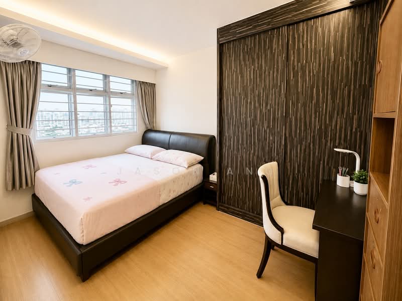 451B Bukit Batok West Avenue 6, 451B Bukit Batok West Avenue 6, 4 Bedrooms, 1,238 sqft, HDB Flat For Sale, by Jason Ang, 500202831 - Master bedroom - PropertyGuru.com.sg