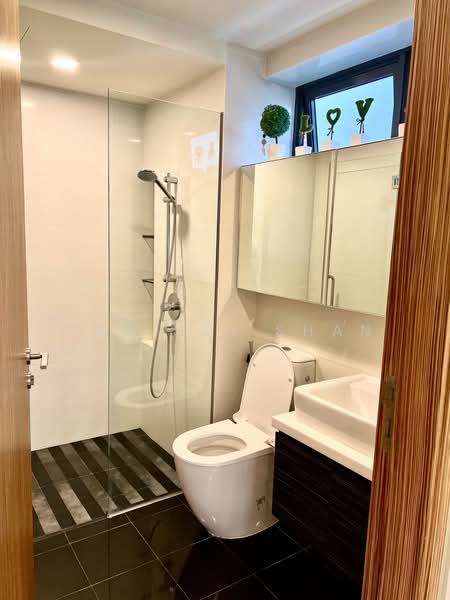 RV Edge, 2 Shanghai Road, 1 Bedroom, 420 sqft, Condominium For Rent, by Tan Hui Shan, 500202840 - Bathroom - PropertyGuru.com.sg