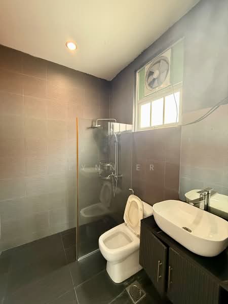 Upper Bukit Timah View near Beauty World MRT, , 6 Bedrooms, 4,500 sqft, Detached House For Sale, by Lynn Er, 500202853 - Bathroom - PropertyGuru.com.sg