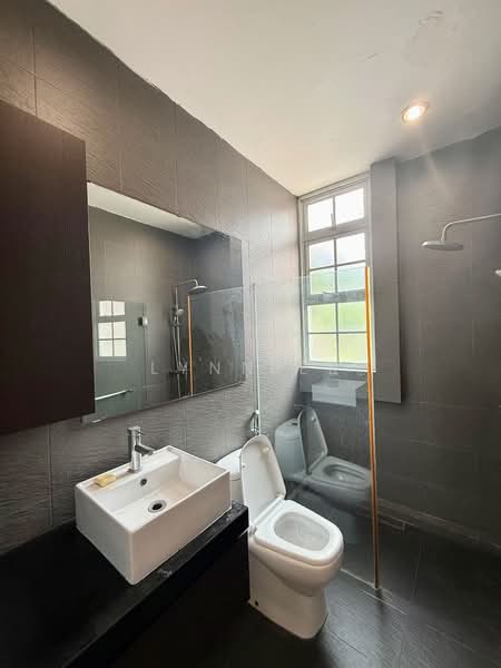 Upper Bukit Timah View near Beauty World MRT, , 6 Bedrooms, 4,500 sqft, Detached House For Sale, by Lynn Er, 500202853 - Bathroom - PropertyGuru.com.sg