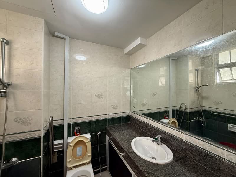 Upper Bukit Timah View near Beauty World MRT, , 6 Bedrooms, 4,500 sqft, Detached House For Sale, by Lynn Er, 500202853 - Bathroom - PropertyGuru.com.sg