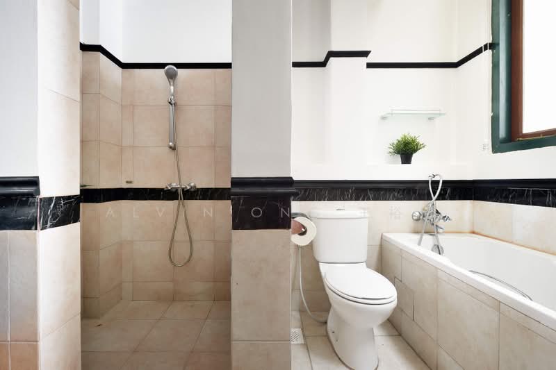 Co-Living at Petain Road (District 8) Near Farrer Park MRT, 34 Petain Road, Studio, 540 sqft, Conservation House For Rent, by Alvin Ong 王裕清, 500202886 - Bathroom - PropertyGuru.com.sg