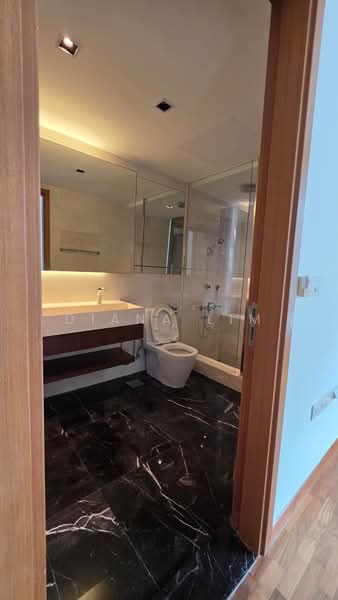Cabana, 95 Sunrise Terrace, 5 Bedrooms, 3,165 sqft, Cluster House For Sale, by Diana Lim, 500202915 - Master Bathroom - PropertyGuru.com.sg