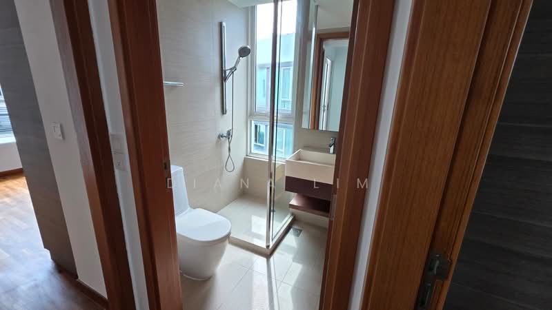 Cabana, 95 Sunrise Terrace, 5 Bedrooms, 3,165 sqft, Cluster House For Sale, by Diana Lim, 500202915 - Common Bathroom - PropertyGuru.com.sg