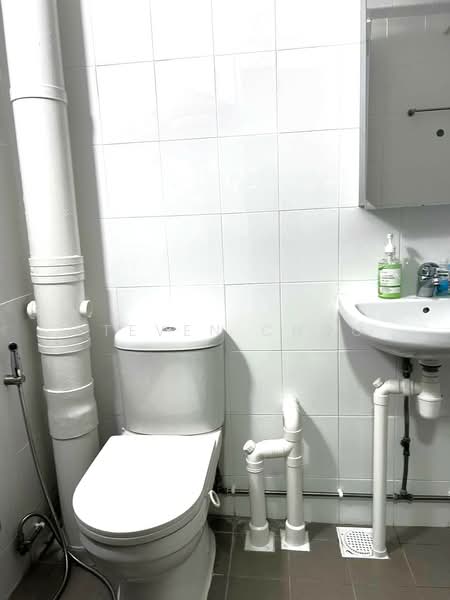 268 Tampines Street 21, 268 Tampines Street 21, Room Rental, 120 sqft, HDB Flat For Rent, by Steven Choo, 500202927 - Bathroom - PropertyGuru.com.sg