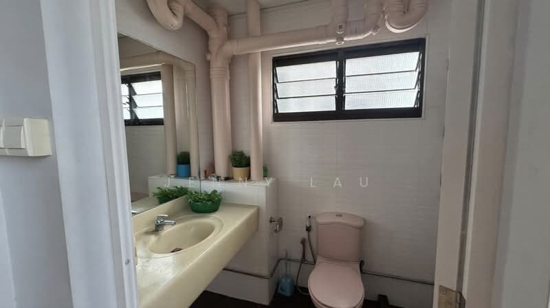 928 Hougang Street 91, 928 Hougang Street 91, 3 Bedrooms, 1,087 sqft, HDB Flat For Sale, by Jenny Lau, 500202966 - Bathroom - PropertyGuru.com.sg