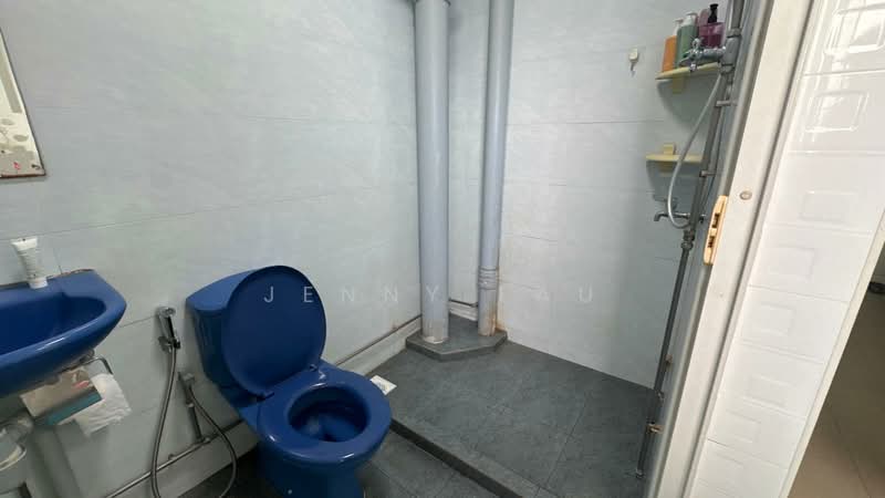 928 Hougang Street 91, 928 Hougang Street 91, 3 Bedrooms, 1,087 sqft, HDB Flat For Sale, by Jenny Lau, 500202966 - Bathroom - PropertyGuru.com.sg