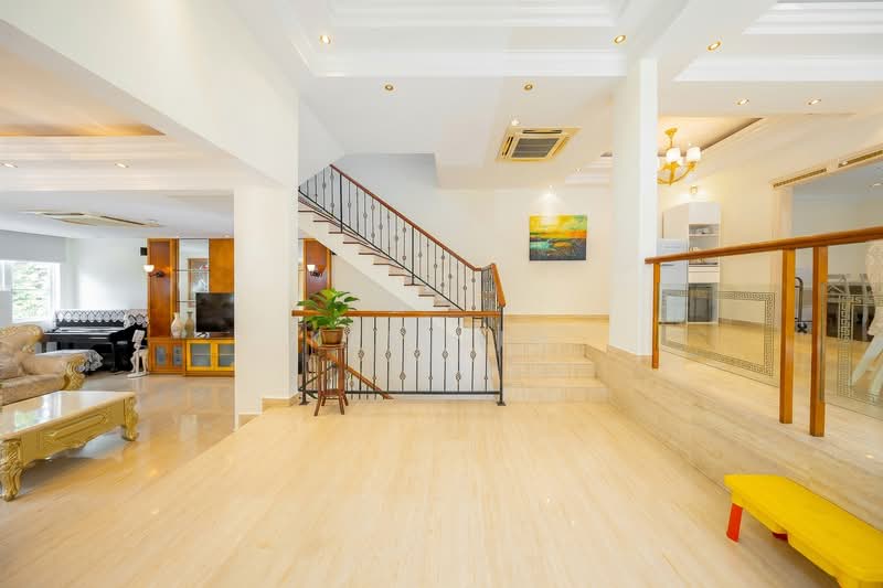 Gerald Drive/Mugliston Estate, Gerald Drive, 5 Bedrooms, 3,656 sqft, Semi-Detached House For Sale, by Ken Lin, 500202973 - Living Room - PropertyGuru.com.sg