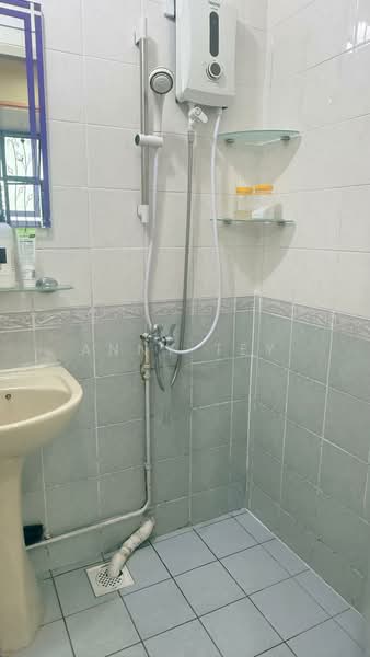 359A Admiralty Drive, 359A Admiralty Drive, 2 Bedrooms, 1,020 sqft, HDB Flat For Sale, by Anny Tey, 500202977 - Bathroom - PropertyGuru.com.sg