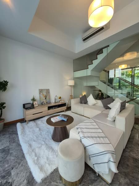 🏆JIA Landed🏆 CHEAP! Rare 4-Bedroom Cluster House with Private Lift!| Move-In Ready! 🔥, , 4 Bedrooms, 3,735 sqft, Cluster House For Sale, by Alvin Lee, 500202993 - Living Room - PropertyGuru.com.sg