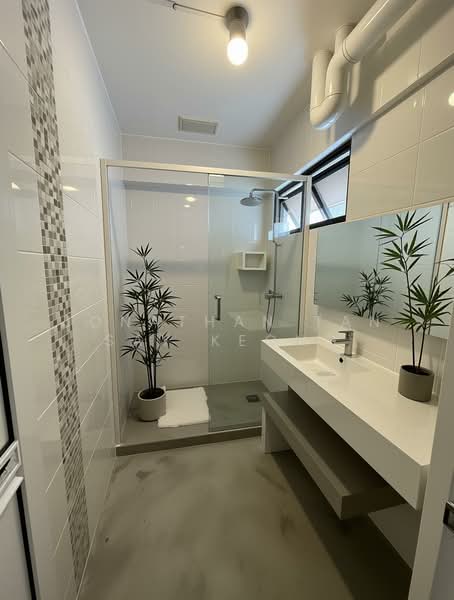 Spacious Executive Apartment 4 Bedrooms near Bukit Batok MRT, Bukit Batok Central, 4 Bedrooms, 1,561 sqft, HDB Flat For Sale, by Jonathan Tan Say Keong, 500203029 - Bathroom - PropertyGuru.com.sg