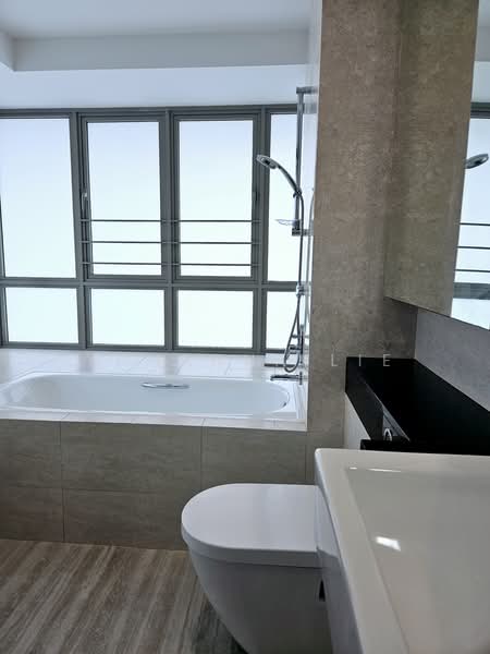 Few MRT stops to Orchard/Raffles Place/ City Hall/Dhoby Ghaut, , Room Rental, 220 sqft, Condominium For Rent, by Yohanna Lie, 500203035 - Bathroom - PropertyGuru.com.sg