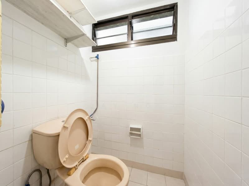 11 Holland Drive, 11 Holland Drive, 2 Bedrooms, 700 sqft, HDB Flat For Sale, by Jay Ng, 500203047 - Bathroom - PropertyGuru.com.sg